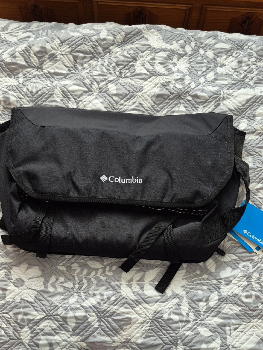 Columbia Black Messenger Bag with Front Flap 20L